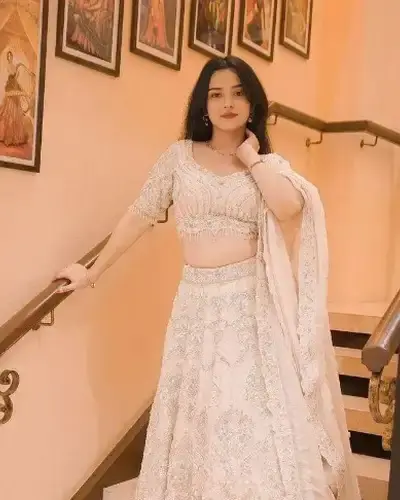 Escort Kurung Kumey